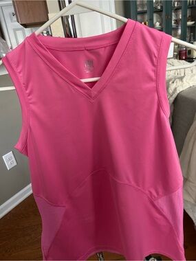 Tail Pink Sleeveless V-Neck tank Size medium EUC
